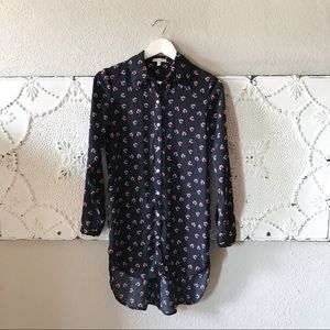 ⬇️$45 {Gianni Bini} Long Dip Hemmed Button Down